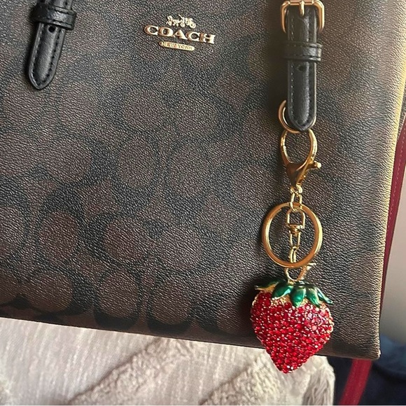 Purse strap accessories strawberry bedazzled bag charm keychain with gold clip - Picture 4 of 6